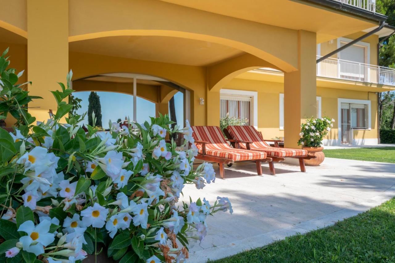Tra Gli Alberi E Il Mare Sirolo Exterior foto