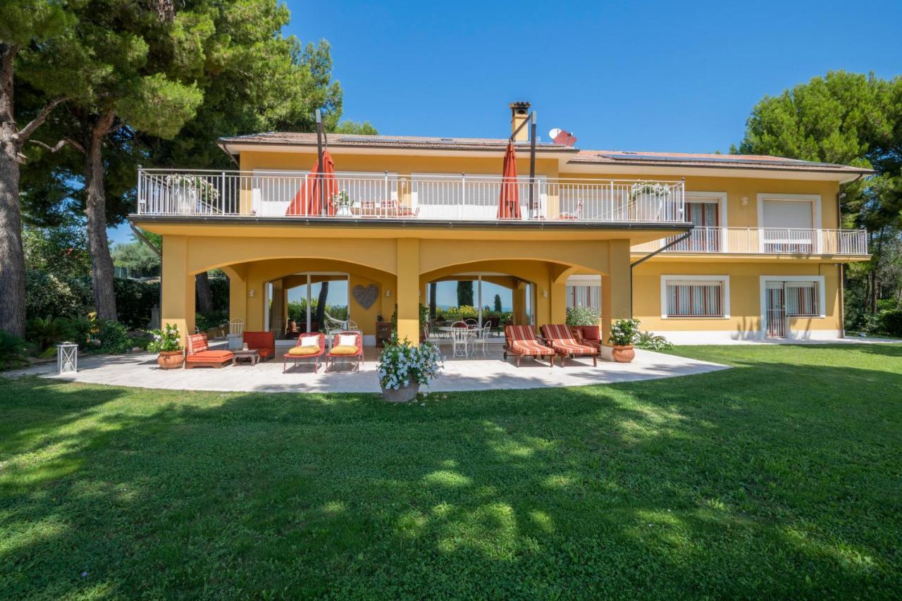 Tra Gli Alberi E Il Mare Sirolo Exterior foto