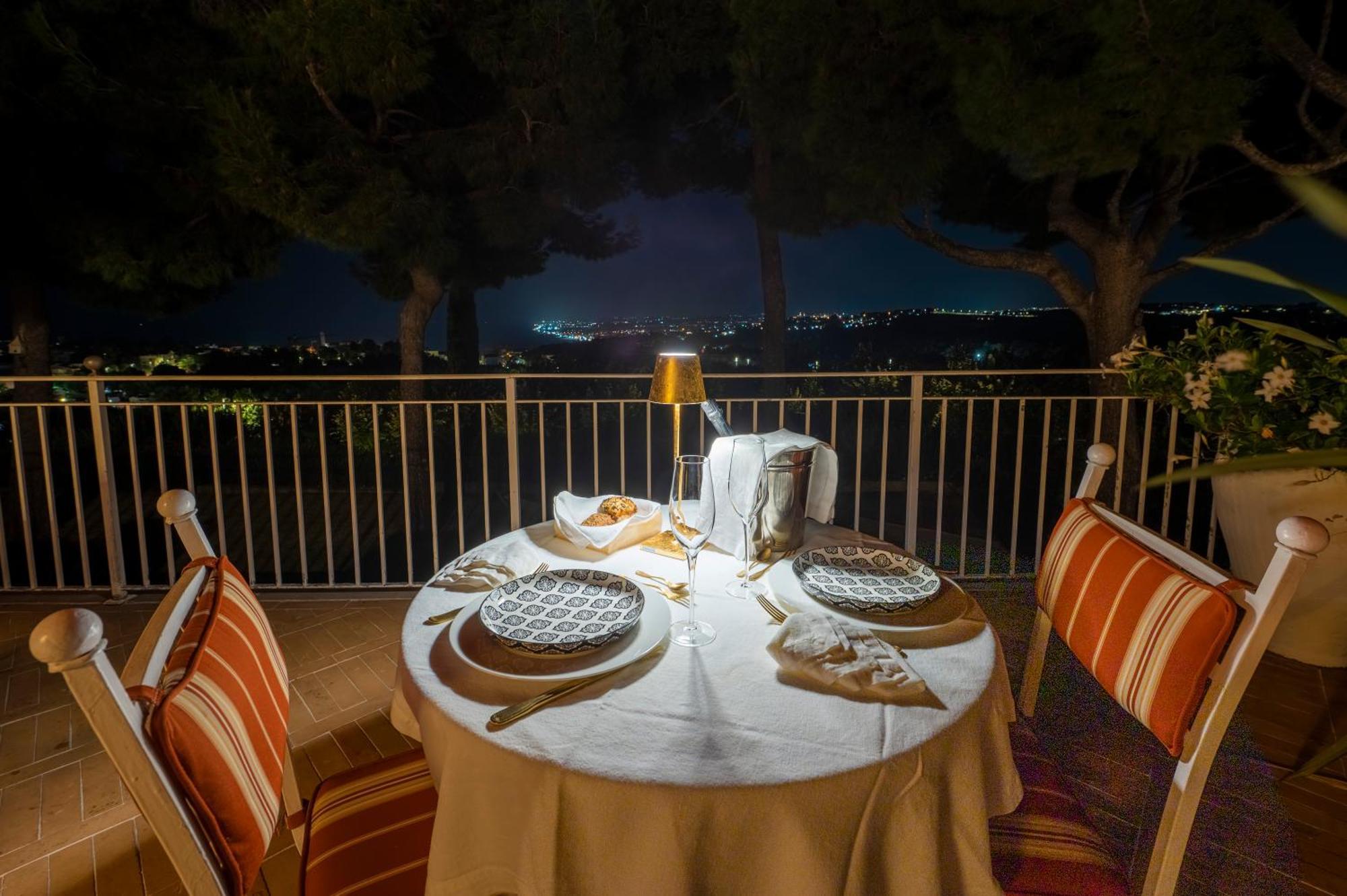Tra Gli Alberi E Il Mare Sirolo Exterior foto