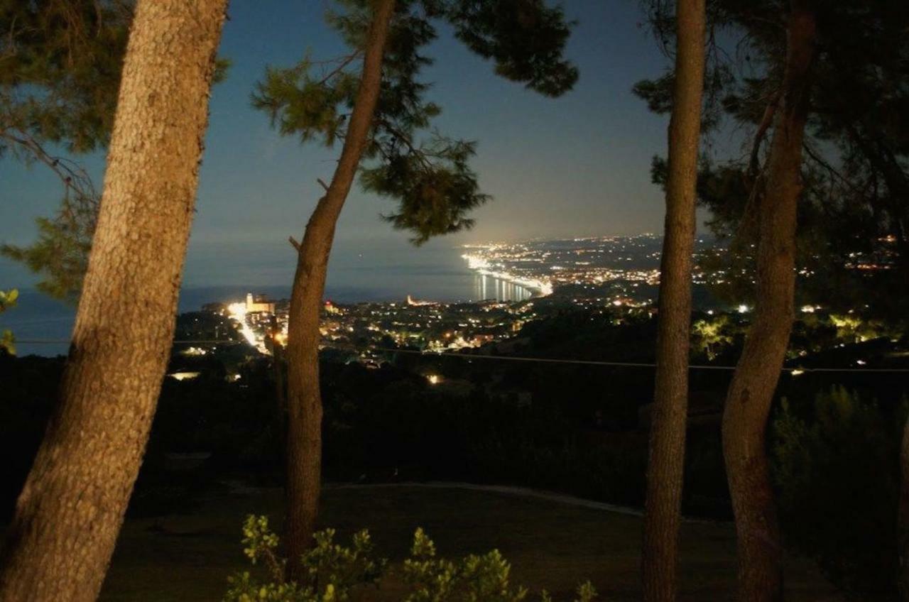 Tra Gli Alberi E Il Mare Sirolo Exterior foto