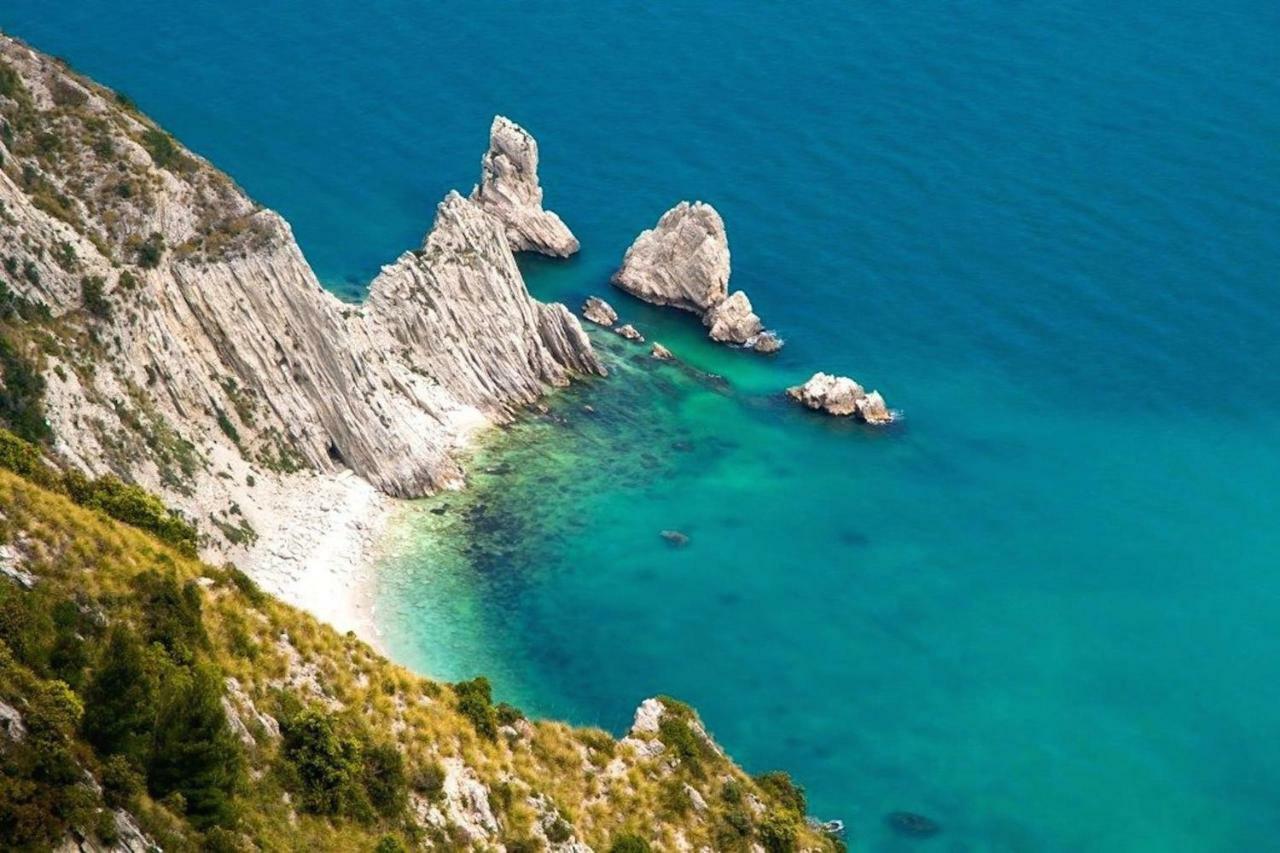 Tra Gli Alberi E Il Mare Sirolo Exterior foto