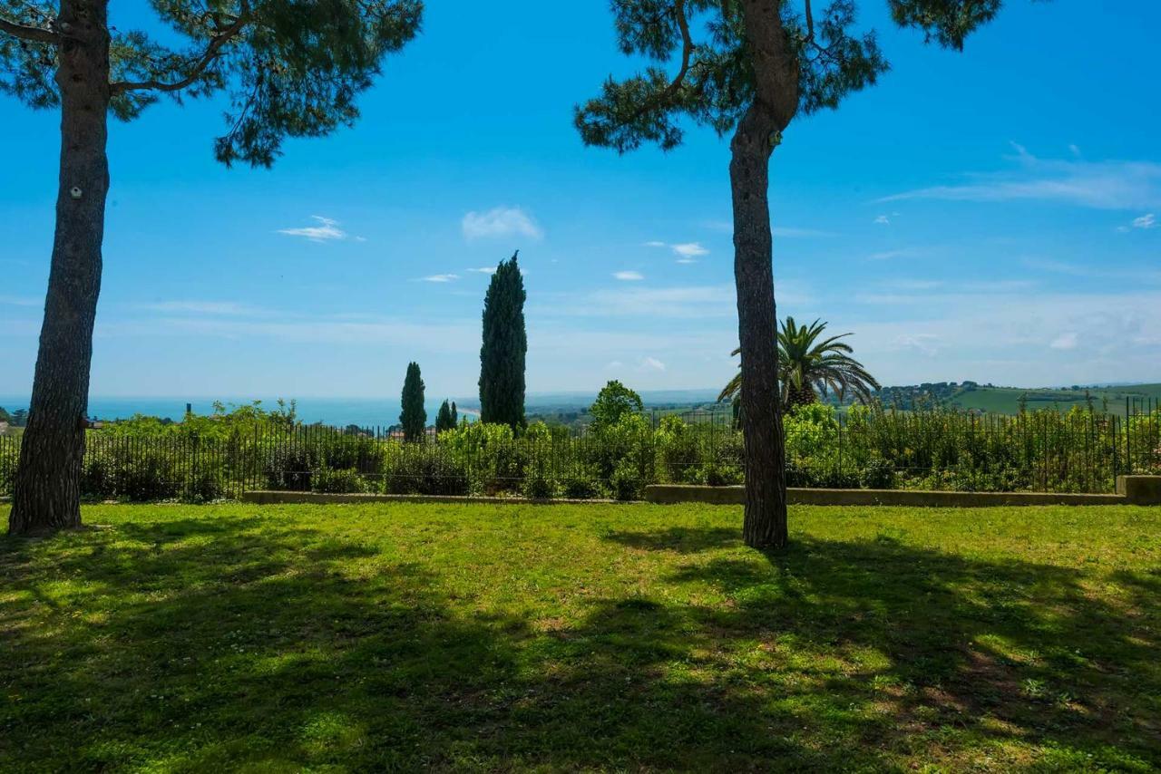 Tra Gli Alberi E Il Mare Sirolo Exterior foto