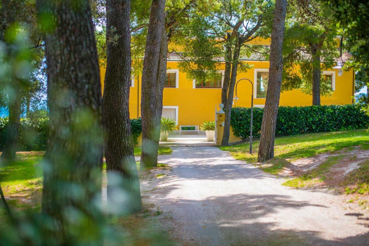 Tra Gli Alberi E Il Mare Sirolo Exterior foto